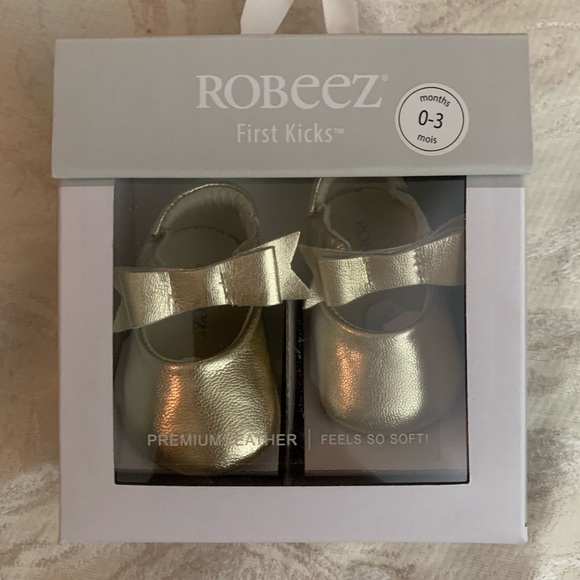 Baby Girl Gold Leather Shoes, 0-3 months by Robeez, NIB - Picture 7 of 8